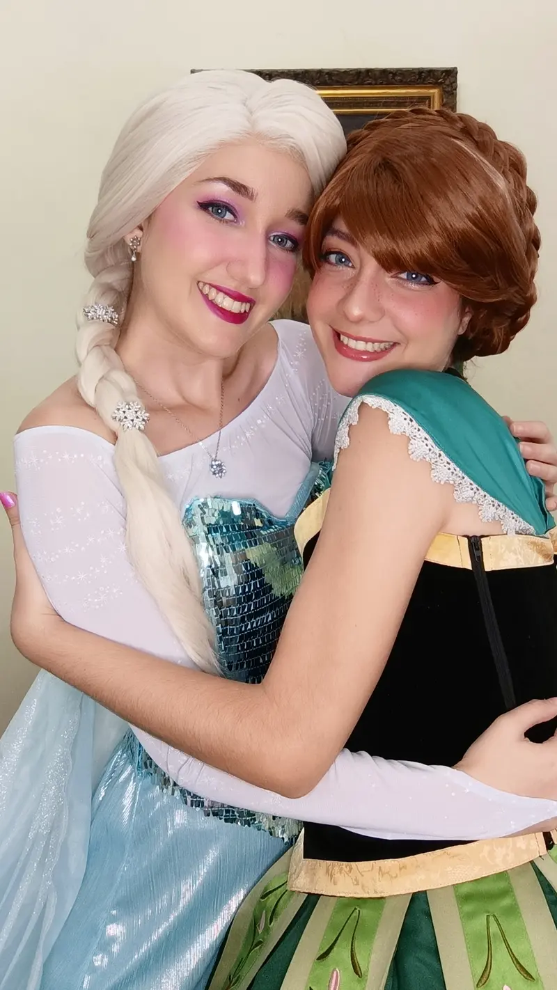 Animadora caracterizada como Anna
