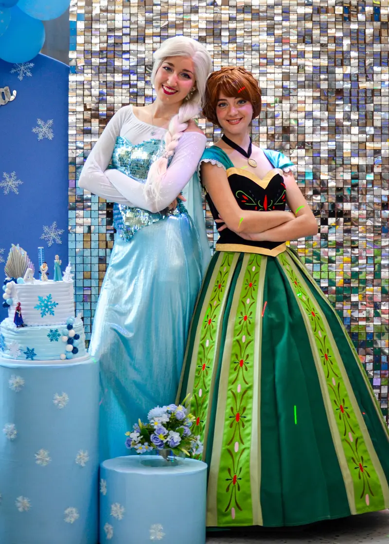 Animadora caracterizada como Anna