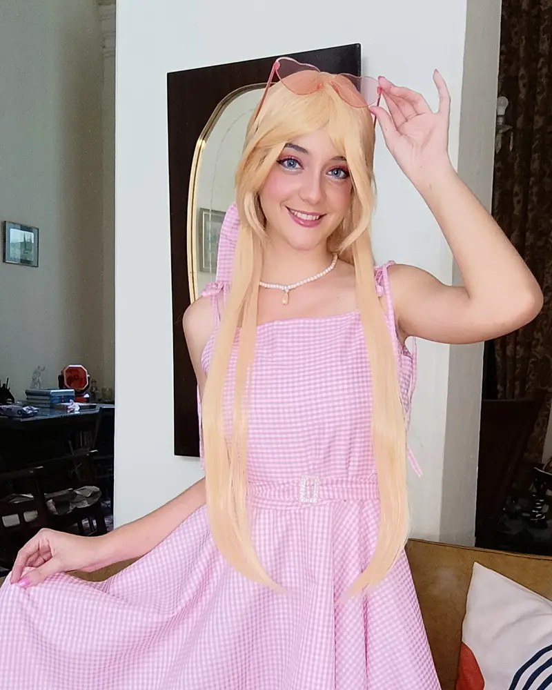 Animadora caracterizada como Barbie