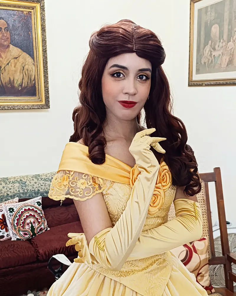 Animadora caracterizada como Bella